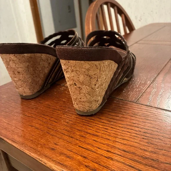 Skechers Leather Cork Wedge Sandals Women’s 10 Chocolate Suede Shoes - Picture 6 of 12